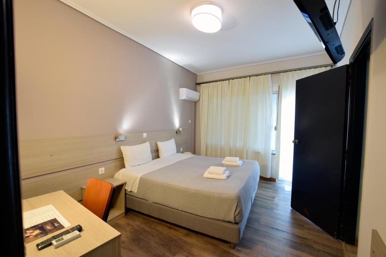 John'S Hotel Халкис Екстериор снимка