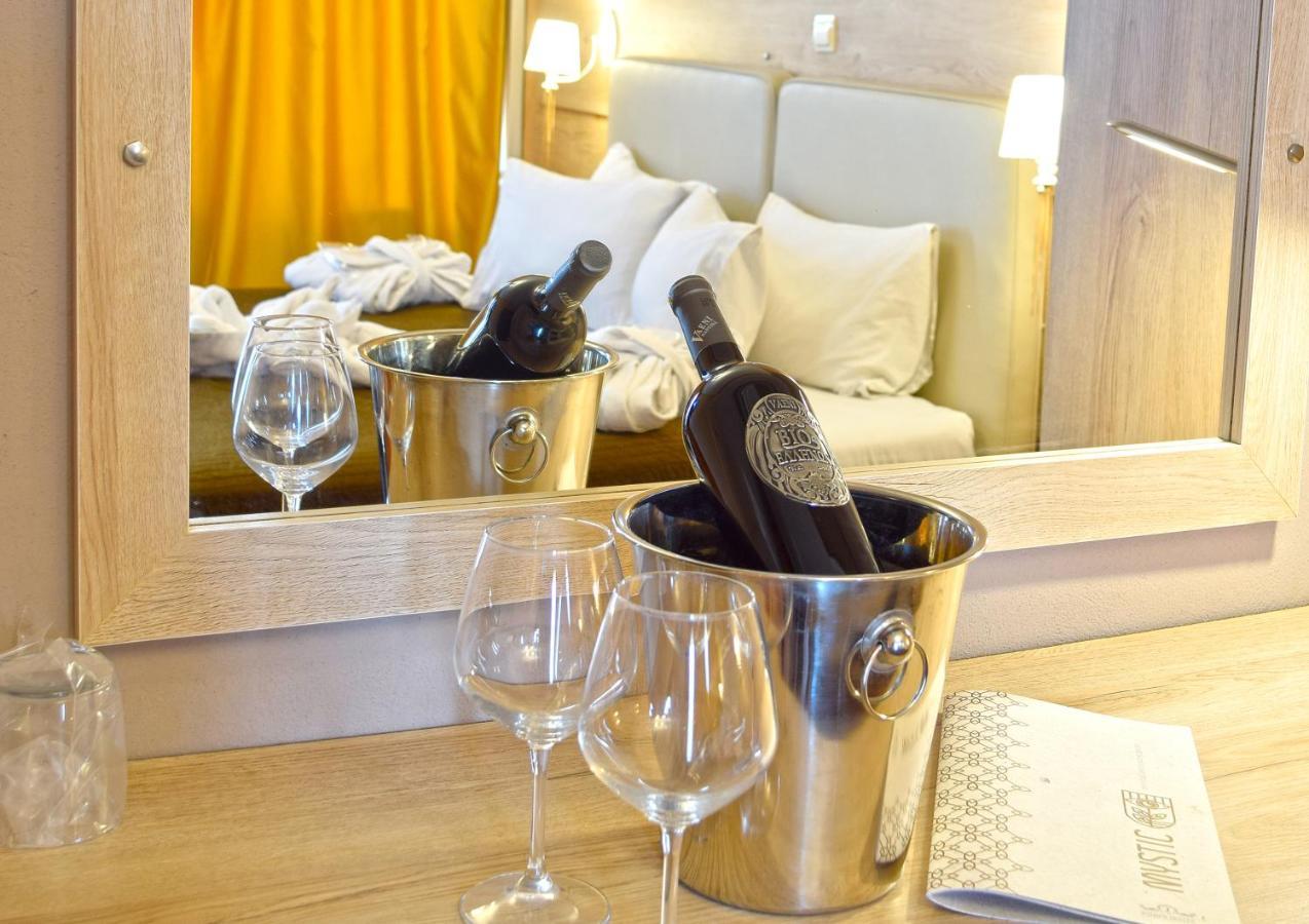 John'S Hotel Халкис Екстериор снимка