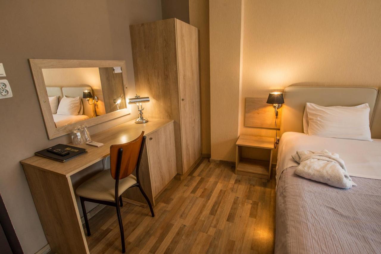 John'S Hotel Халкис Екстериор снимка